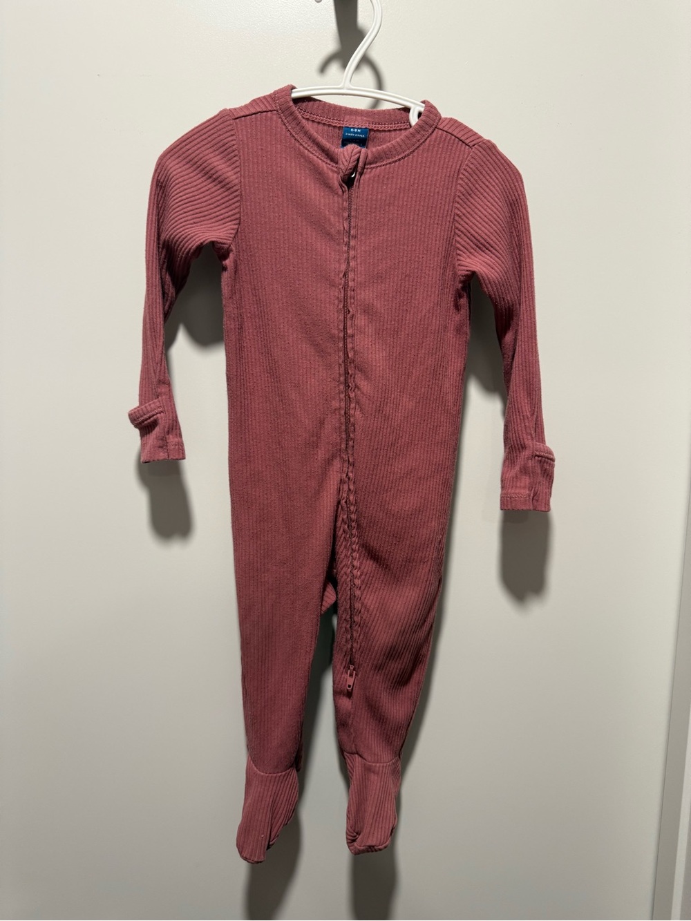 💛4/$20 Old Navy Ribbed Footed One-Piece in Dusty Rose